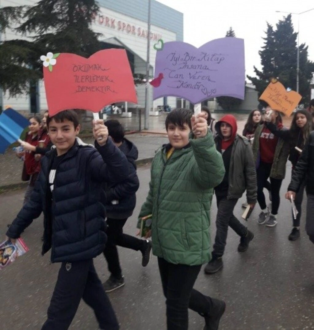 CANİK OKUYOR!