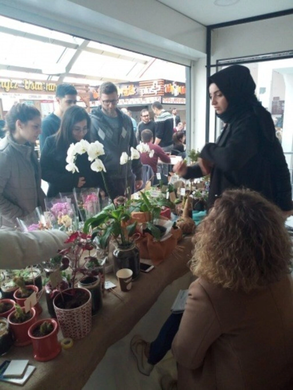 'Umudun Olduğu Yerde Mucizeler Çiçek Açar' sergisi açıldı