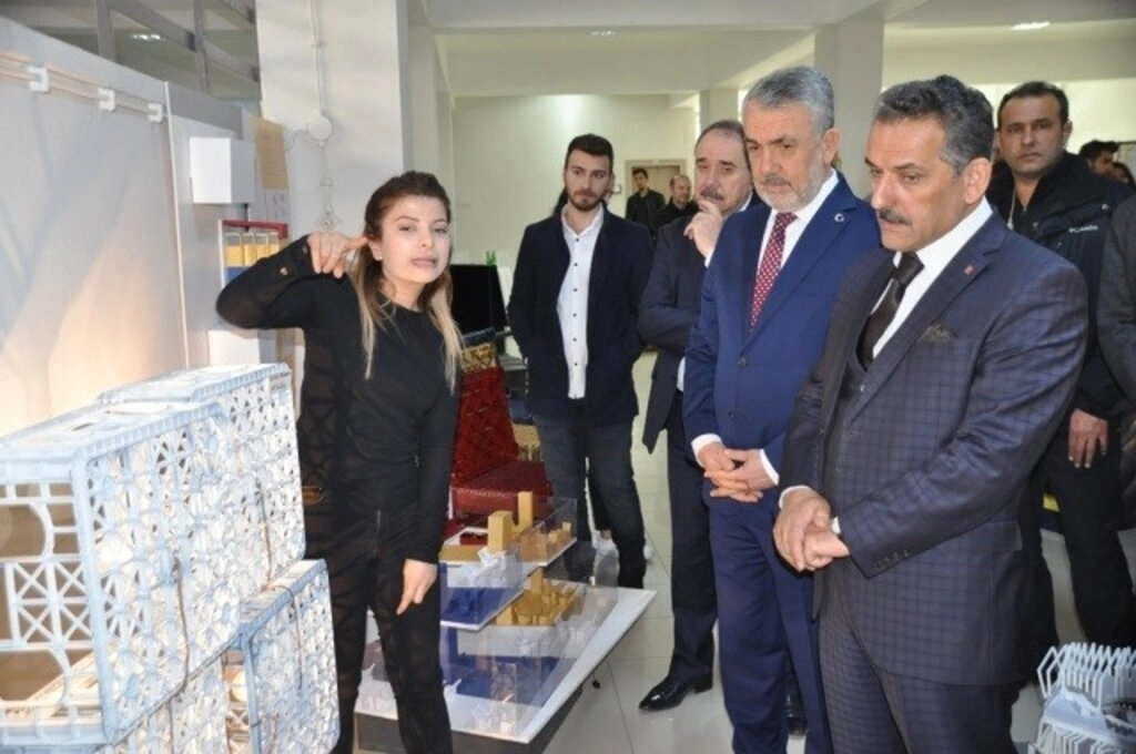 Mimarlık Fakültesi Öğrenci Projeleri Sergisi Açıldı