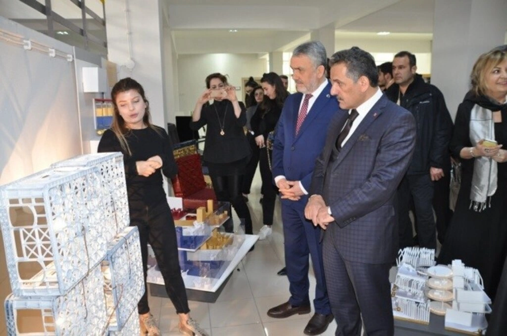 Mimarlık Fakültesi Öğrenci Projeleri Sergisi Açıldı