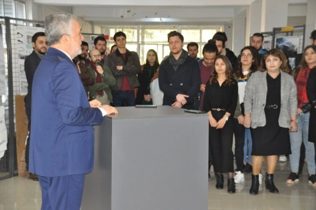 Mimarlık Fakültesi Öğrenci Projeleri Sergisi Açıldı
