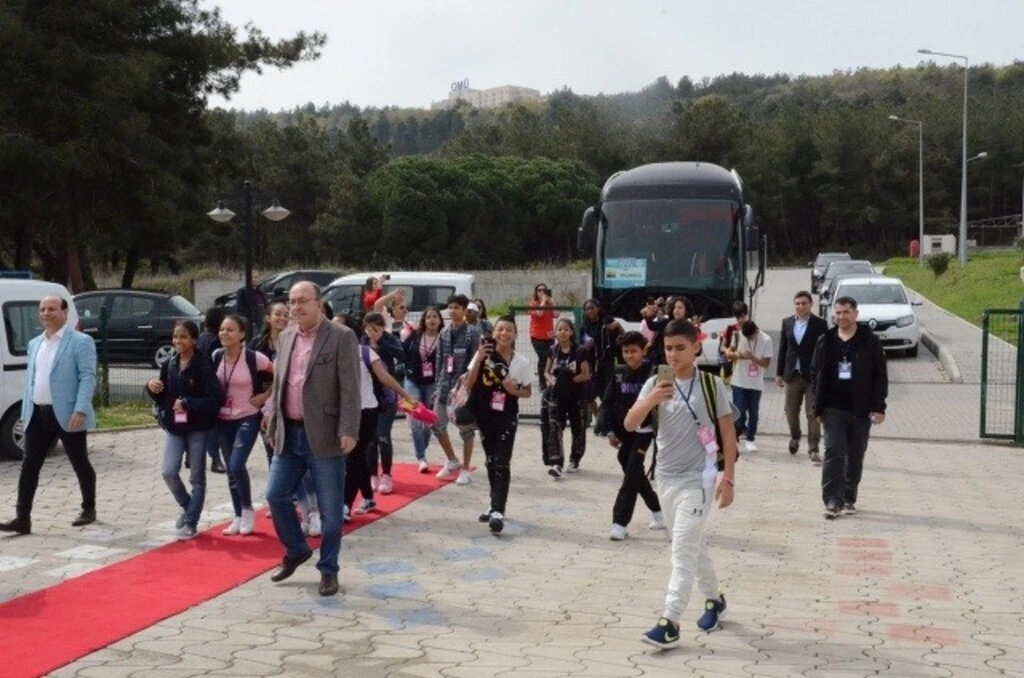 23 Nisan’ın Kolombiyalı Öğrencileri OMÜ Vakfı Kolejinde