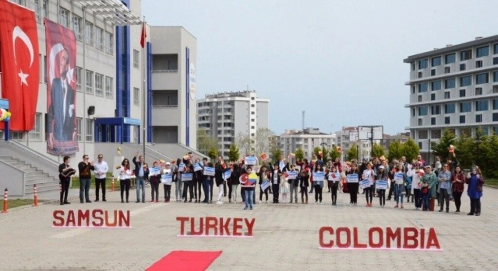 23 Nisan’ın Kolombiyalı Öğrencileri OMÜ Vakfı Kolejinde