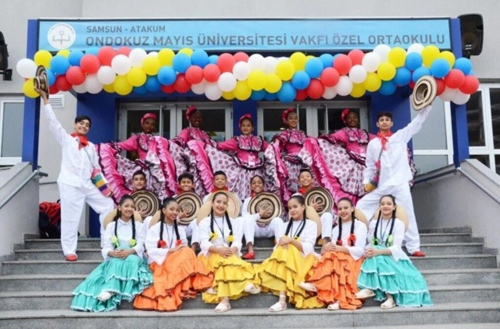23 Nisan’ın Kolombiyalı Öğrencileri OMÜ Vakfı Kolejinde
