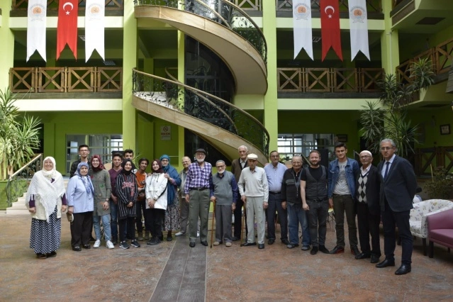 Kavak Rıdvan Çelikel Fen Lisesisi öğrencilerinin huzurevi konseri