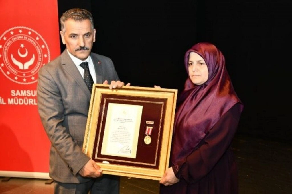 Devlet Övünç Madalyası Ve Beratı Samsunlu Şehit Aileleri Ve Gazilere Tevdi edildi