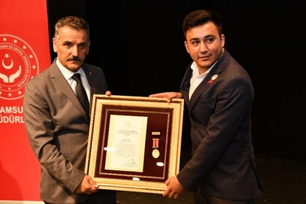 Devlet Övünç Madalyası Ve Beratı Samsunlu Şehit Aileleri Ve Gazilere Tevdi edildi