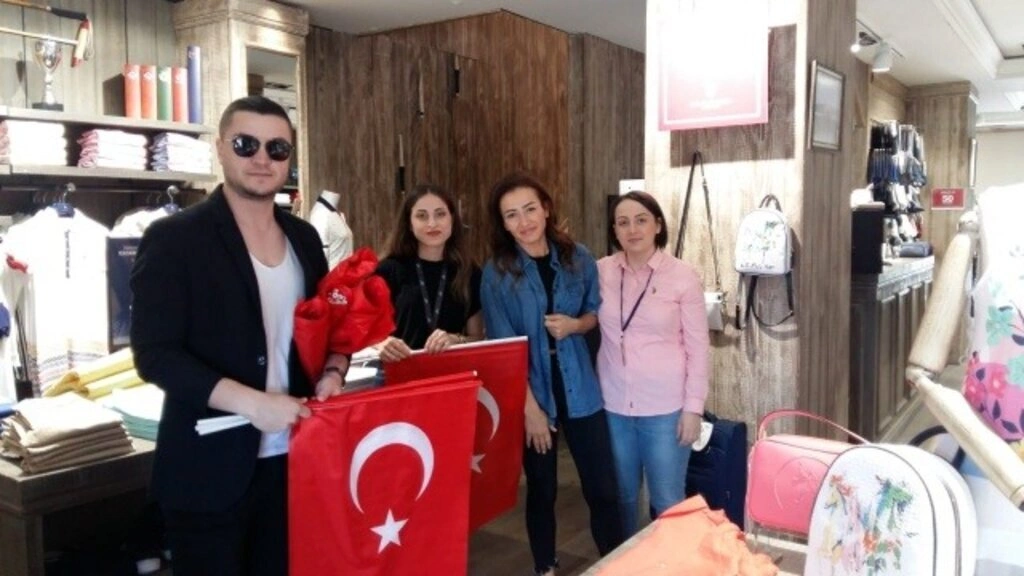 SAMGİAD ve TÜGİK ailesi 1919 adet Türk Bayrağı Dağıttı