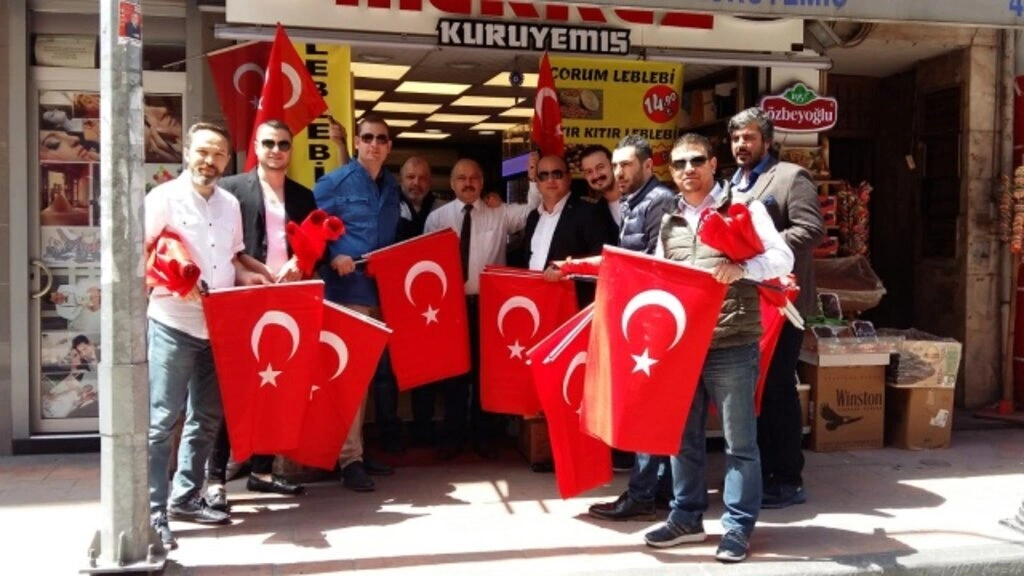 SAMGİAD ve TÜGİK ailesi 1919 adet Türk Bayrağı Dağıttı