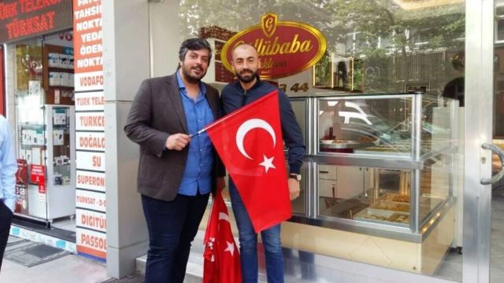 SAMGİAD ve TÜGİK ailesi 1919 adet Türk Bayrağı Dağıttı