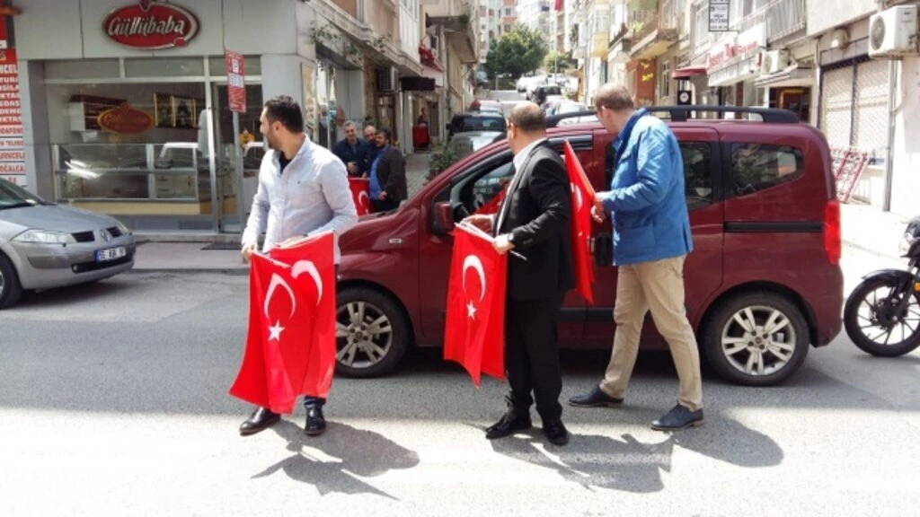 SAMGİAD ve TÜGİK ailesi 1919 adet Türk Bayrağı Dağıttı