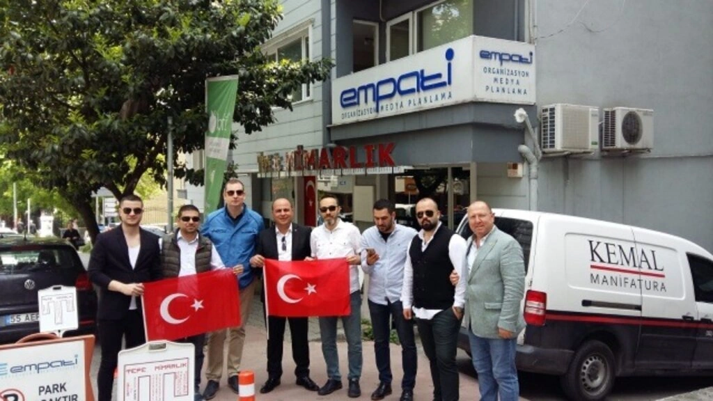 SAMGİAD ve TÜGİK ailesi 1919 adet Türk Bayrağı Dağıttı