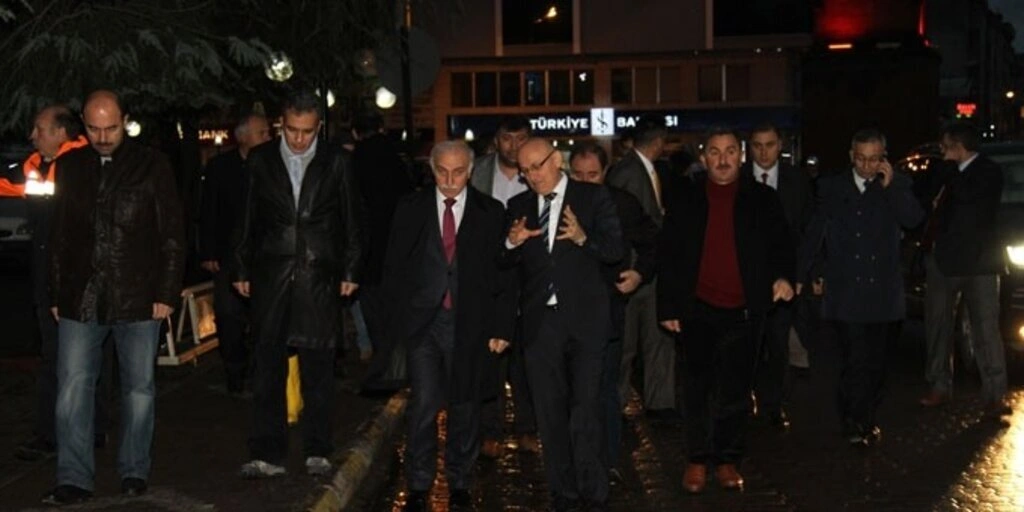 Samsun'da sağanak yağış hayatı olumsuz etkiledi, dereler taştı, su baskınları meydana geldi