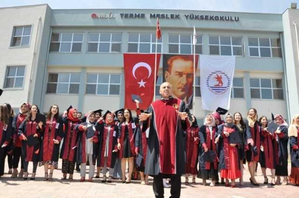 Terme Meslek Yüksekokulu'nda mezuniyet coşkusu