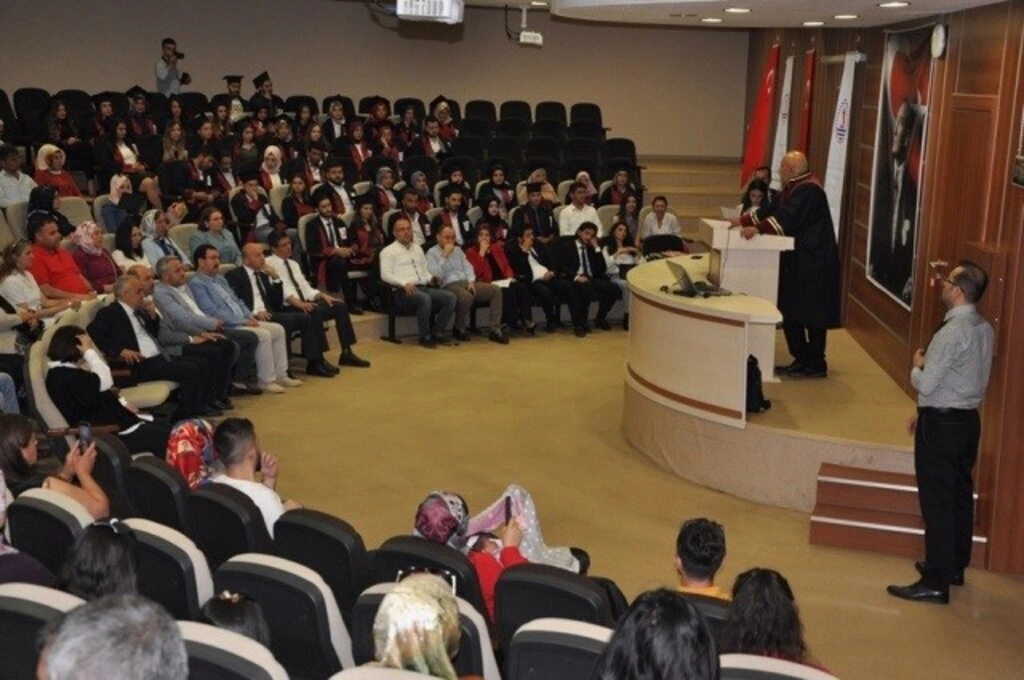 Terme Meslek Yüksekokulu'nda mezuniyet coşkusu