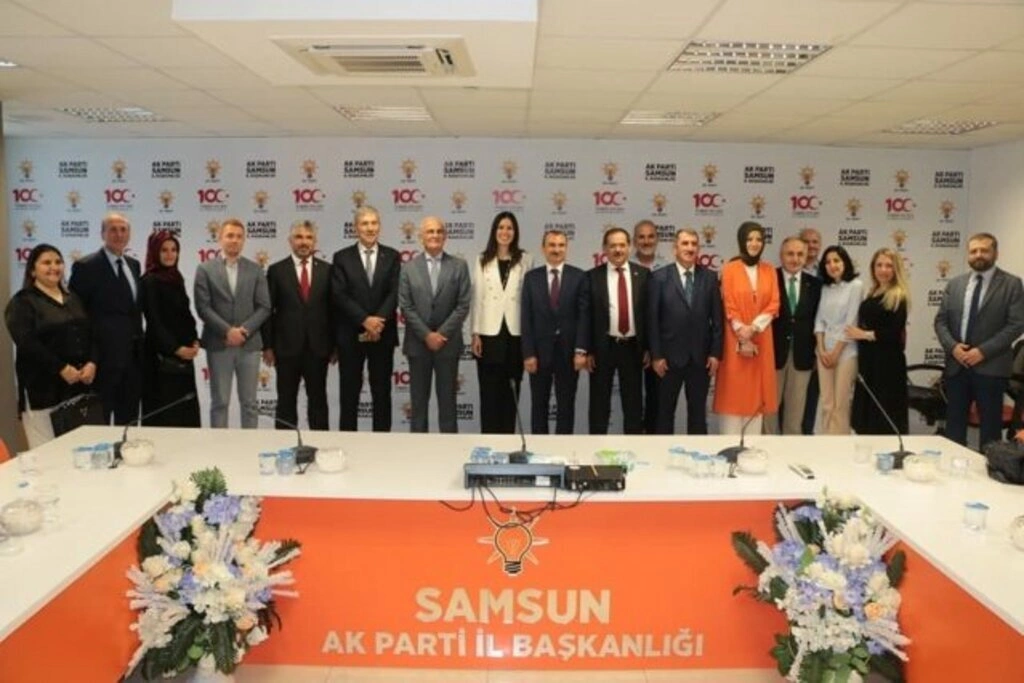 AK PARTİ SAMSUN BAYRAM'DA HERKESLE KUCAKLAŞTI