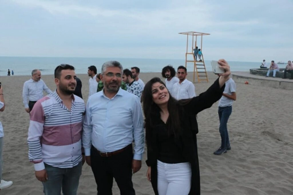 AK PARTİ SAMSUN BAYRAM'DA HERKESLE KUCAKLAŞTI