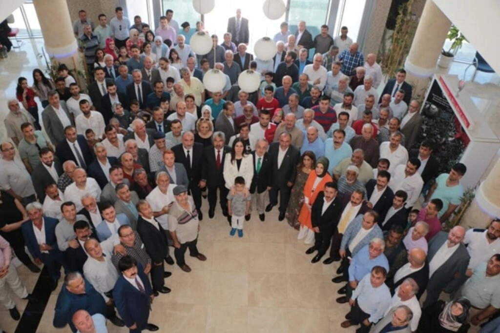 AK PARTİ SAMSUN BAYRAM'DA HERKESLE KUCAKLAŞTI