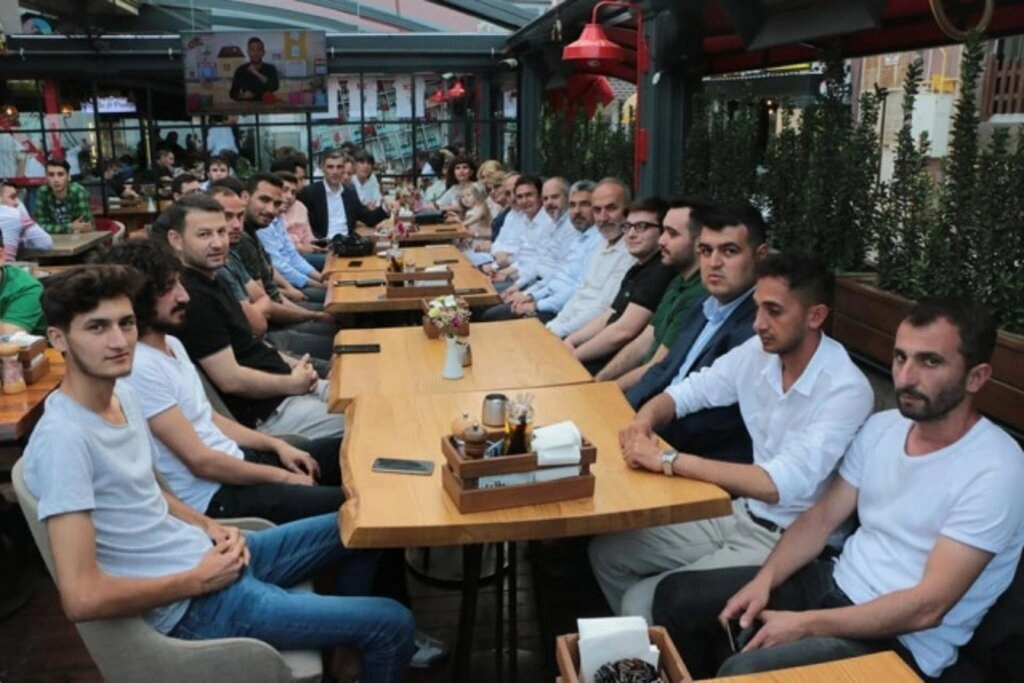 AK PARTİ SAMSUN BAYRAM'DA HERKESLE KUCAKLAŞTI