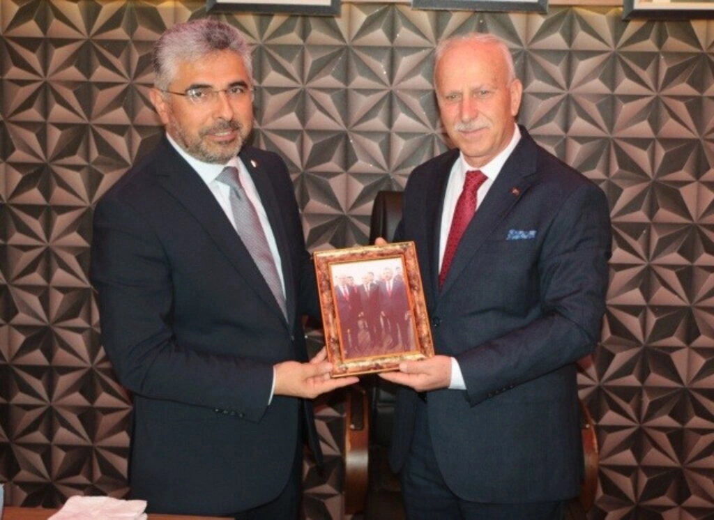 AK PARTİ SAMSUN BAYRAM'DA HERKESLE KUCAKLAŞTI