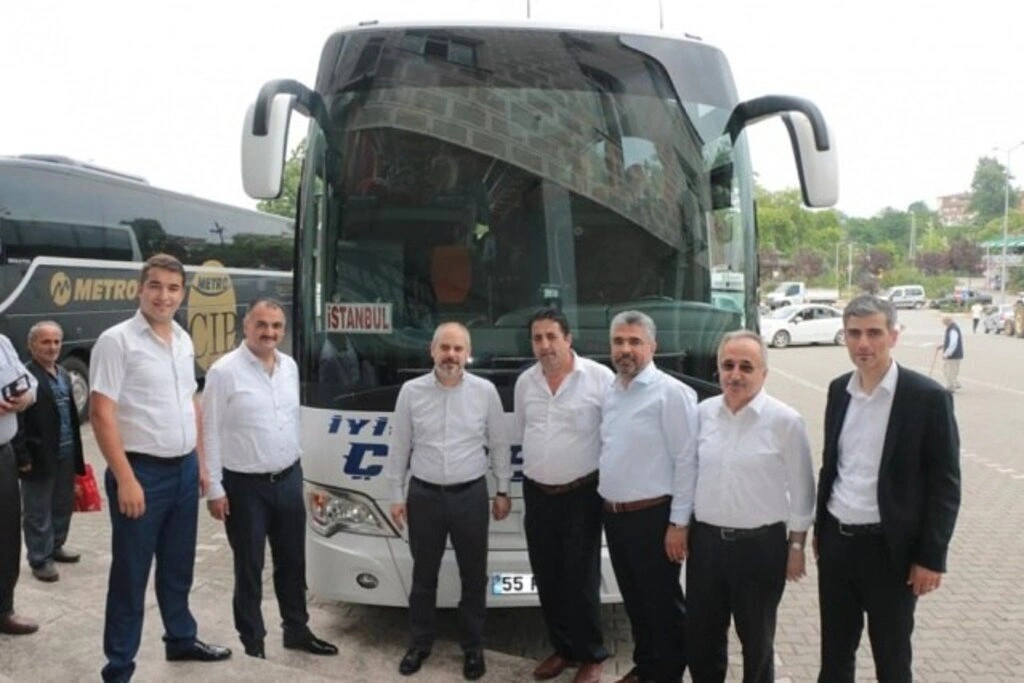 AK PARTİ SAMSUN BAYRAM'DA HERKESLE KUCAKLAŞTI
