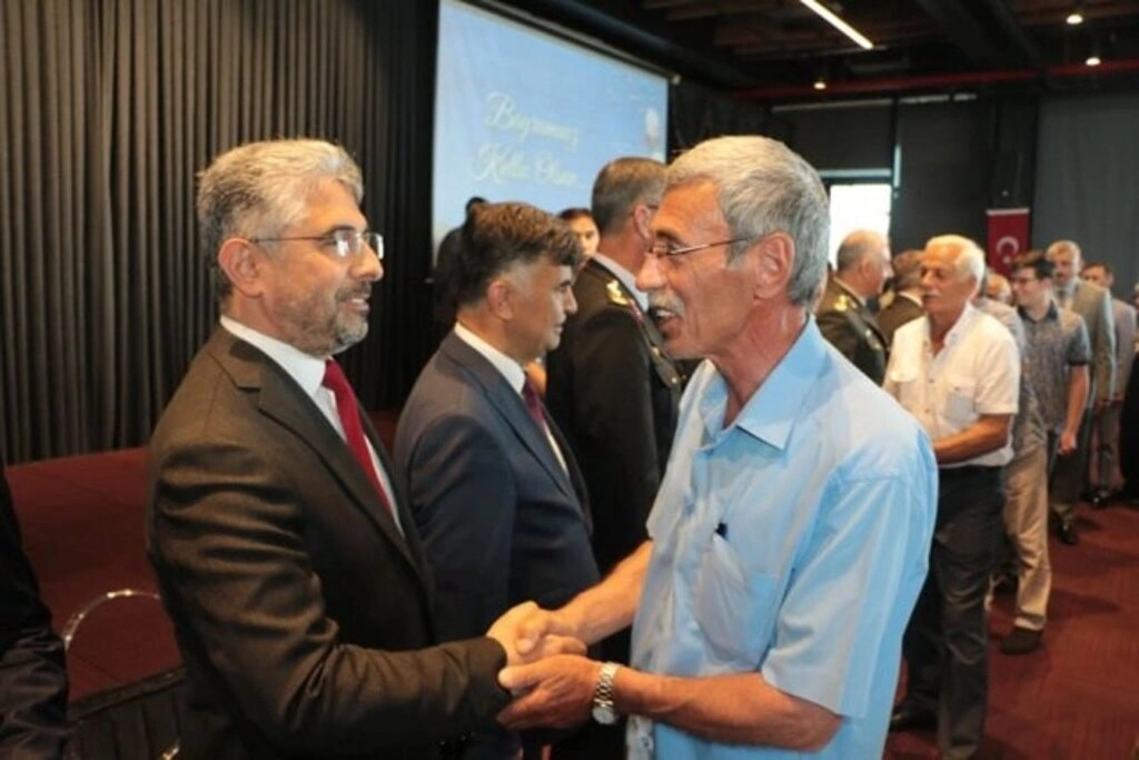 AK PARTİ SAMSUN BAYRAM'DA HERKESLE KUCAKLAŞTI