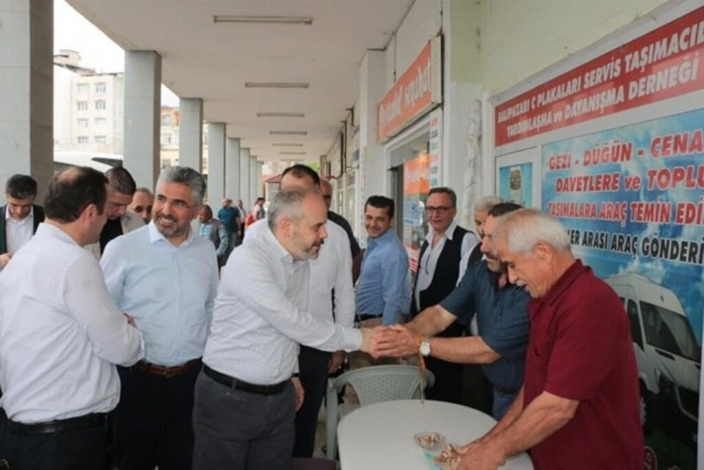 AK PARTİ SAMSUN BAYRAM'DA HERKESLE KUCAKLAŞTI