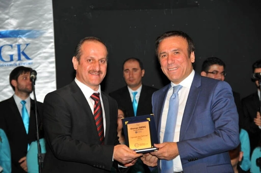 BAŞKAN GENÇ ÖĞRETMENİNİ UNUTMADI