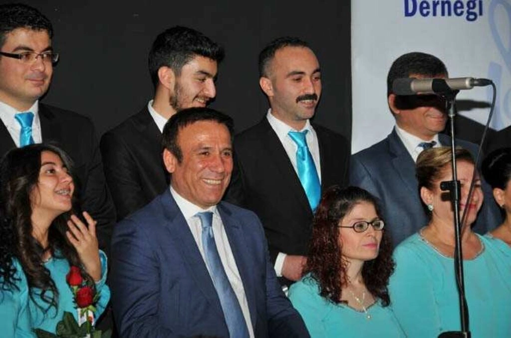 BAŞKAN GENÇ ÖĞRETMENİNİ UNUTMADI