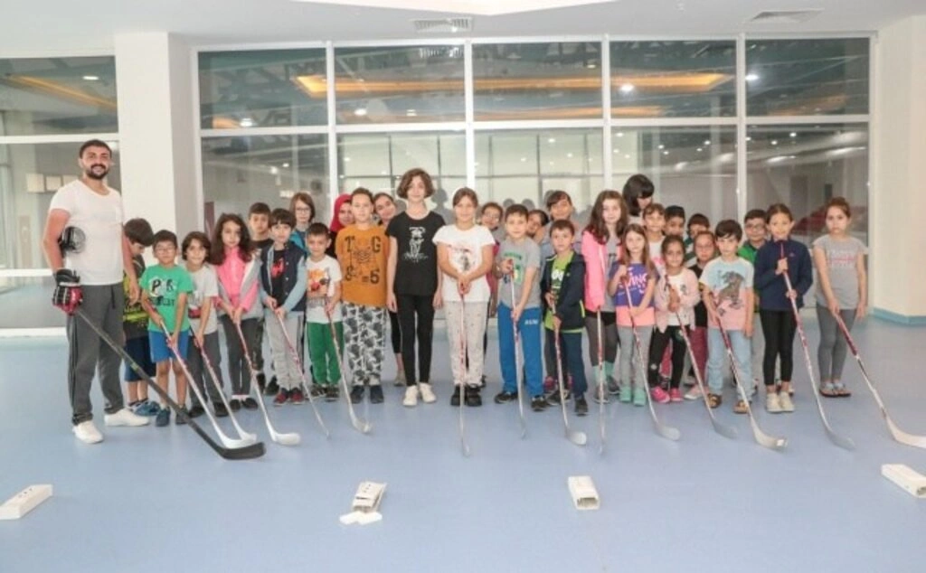 SAMSUN'DA BUZ HOKEYİ BRANŞININ ALT YAPI TEMELİ ATILDI