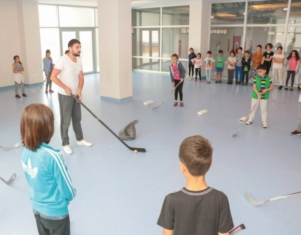 SAMSUN'DA BUZ HOKEYİ BRANŞININ ALT YAPI TEMELİ ATILDI