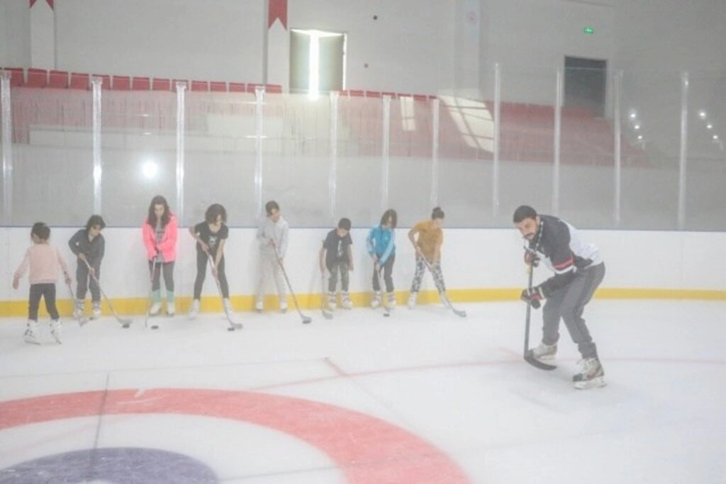 SAMSUN'DA BUZ HOKEYİ BRANŞININ ALT YAPI TEMELİ ATILDI
