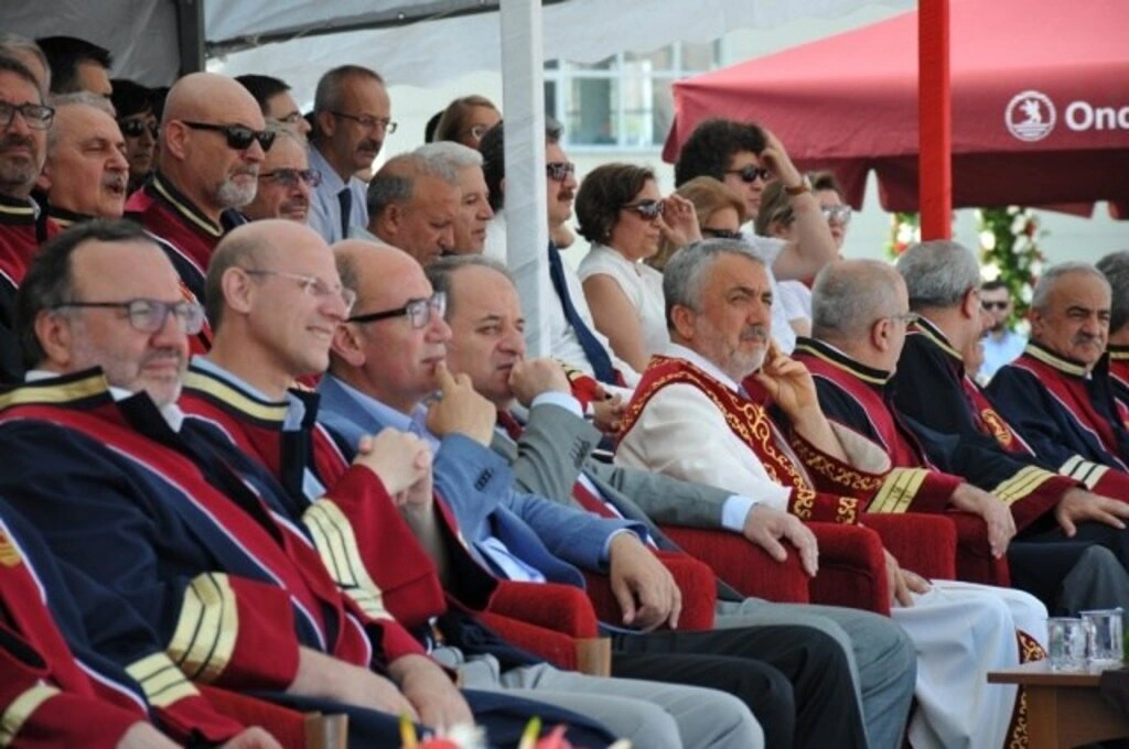 Samsun'da Dereceye Giren Öğrenciler Taçlandırıldı