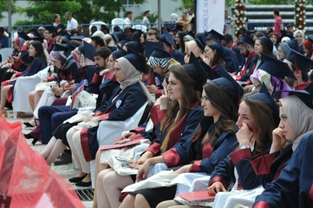Samsun'da Dereceye Giren Öğrenciler Taçlandırıldı