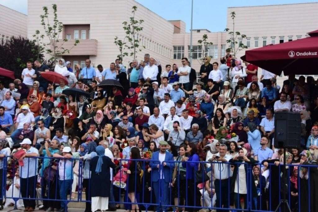 Samsun Eğitim Fakültesinde Mezuniyet Sevinci