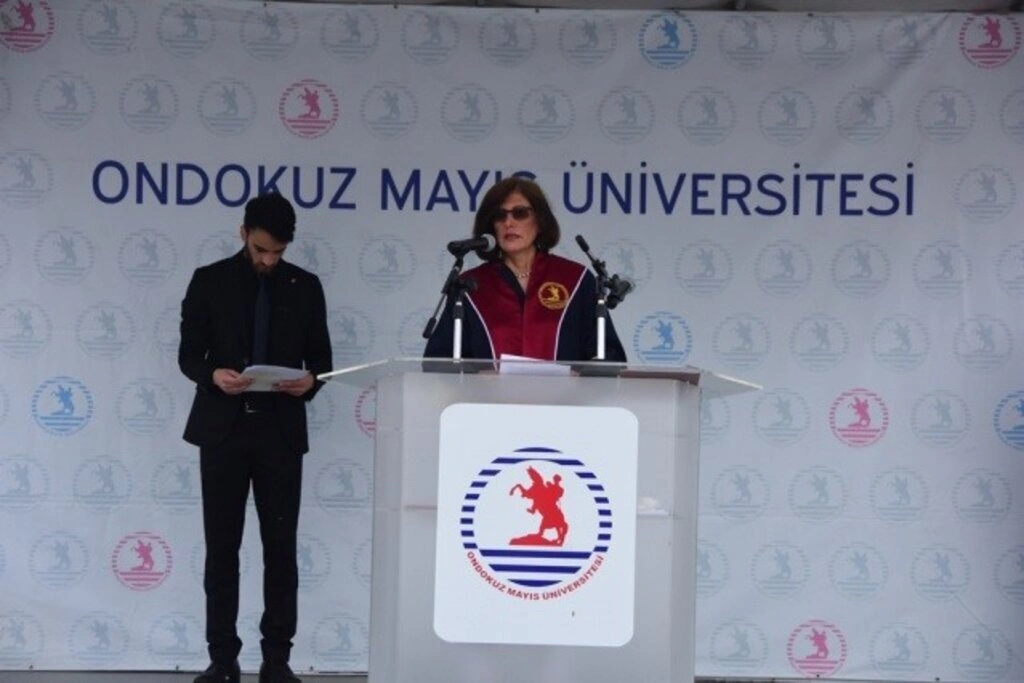 Samsun Eğitim Fakültesinde Mezuniyet Sevinci
