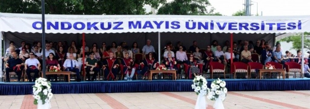 Samsun Eğitim Fakültesinde Mezuniyet Sevinci
