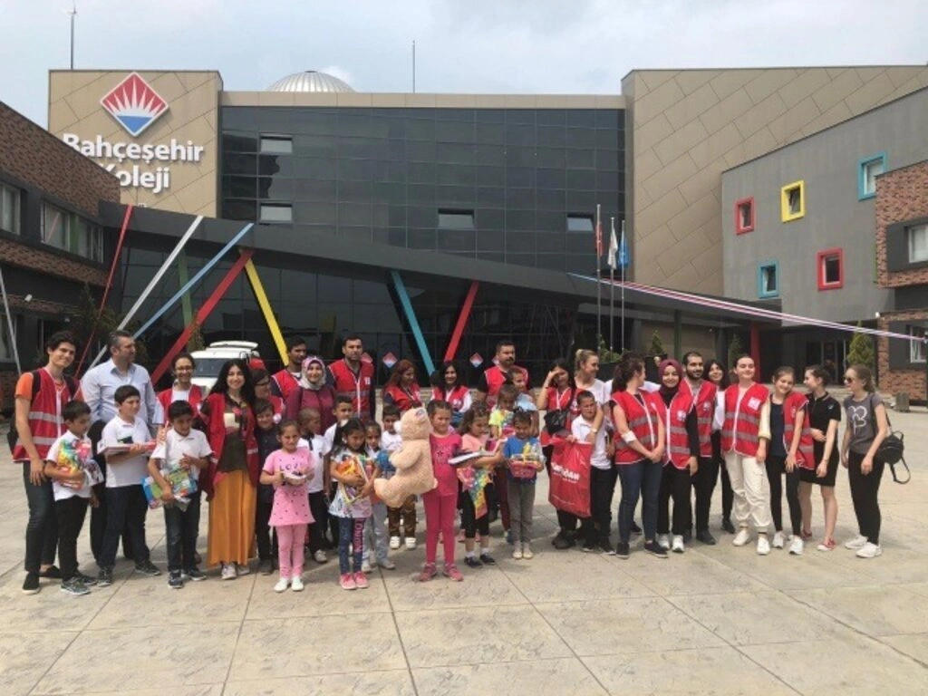 Genç Kızılay ile Bahçeşehir hayal biriktirdi!