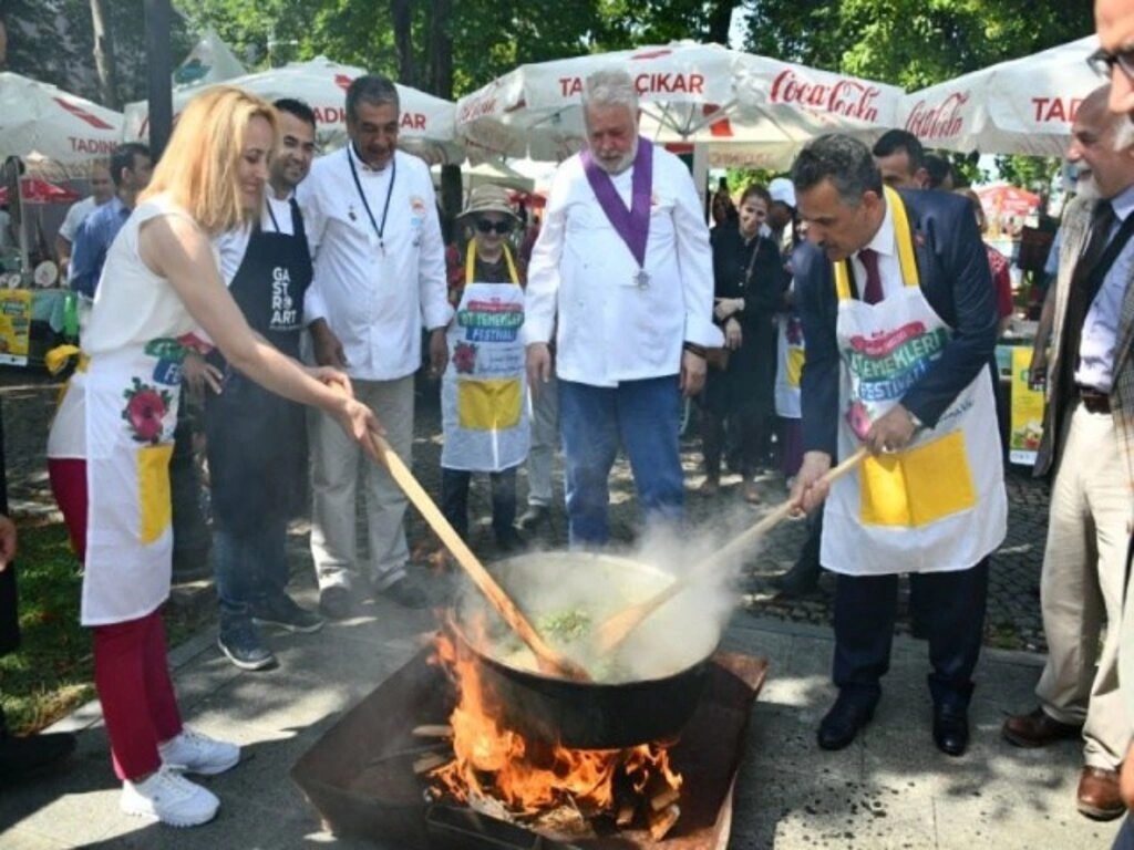 Yöresel Ot Yemekleri Festivali Samsun'da düzenlendi
