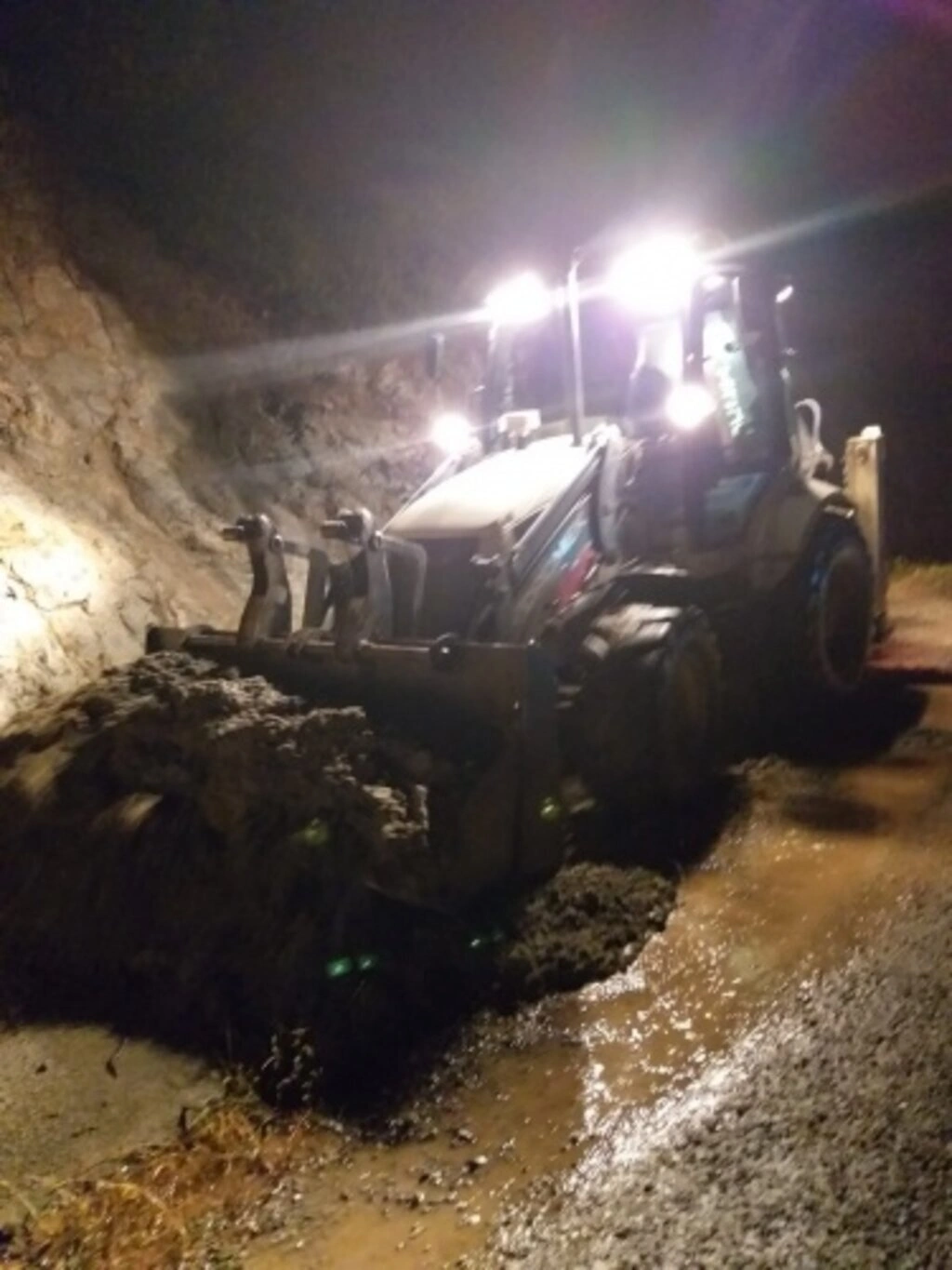 Sağanak yağış İlkadım'da heyelana neden oldu