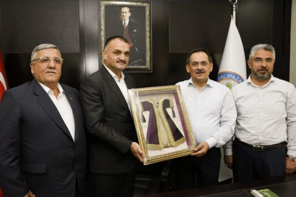 Başkan Mustafa Demir, Salıpazarı'nda