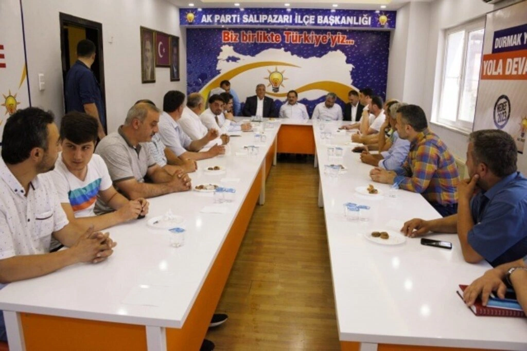 Başkan Mustafa Demir, Salıpazarı'nda