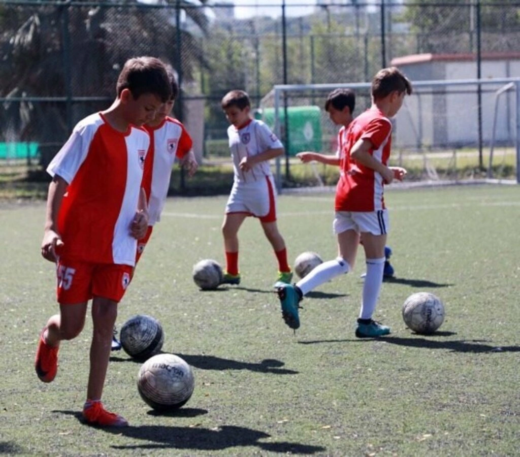 Samsunspor Futbol Okulu yaz sezonu başladı