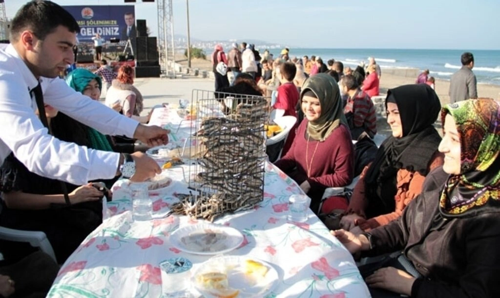 Atakum'da Hamsi festivalinde 3 ton hamsi ikram edildi