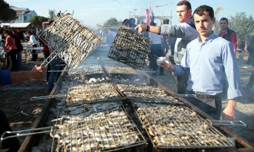 Atakum'da Hamsi festivalinde 3 ton hamsi ikram edildi