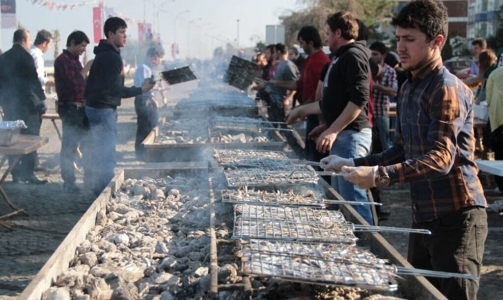 Atakum'da Hamsi festivalinde 3 ton hamsi ikram edildi