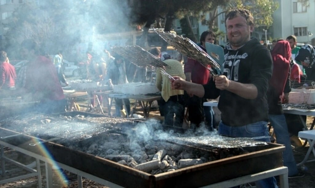 Atakum'da Hamsi festivalinde 3 ton hamsi ikram edildi