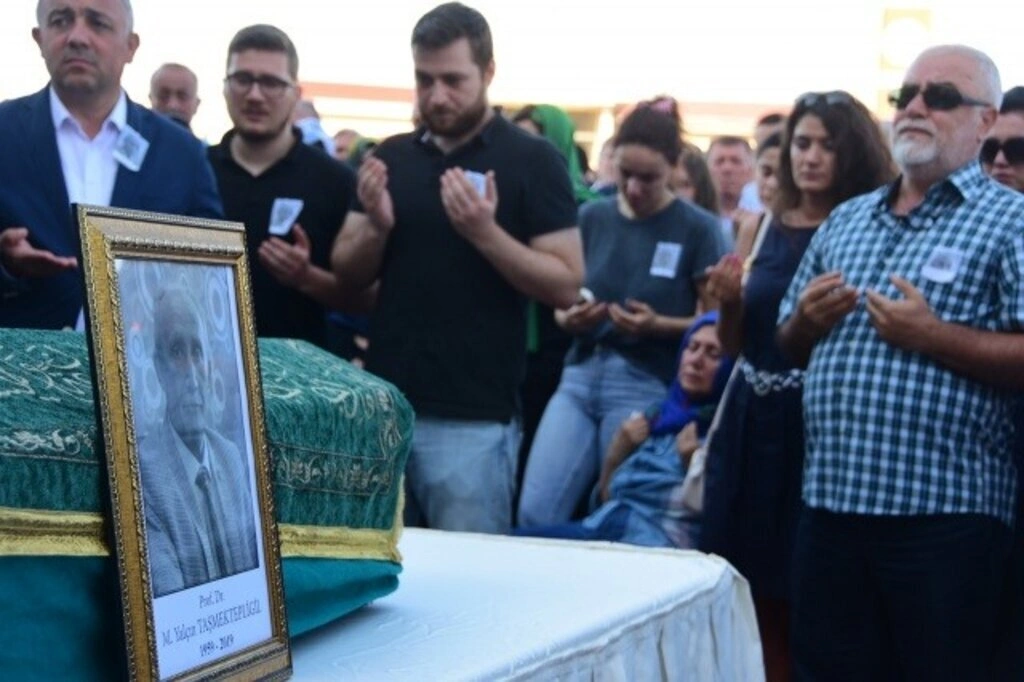Merhum Dekan Taşmektepligil Gözyaşlarıyla Memleketine Uğurlandı