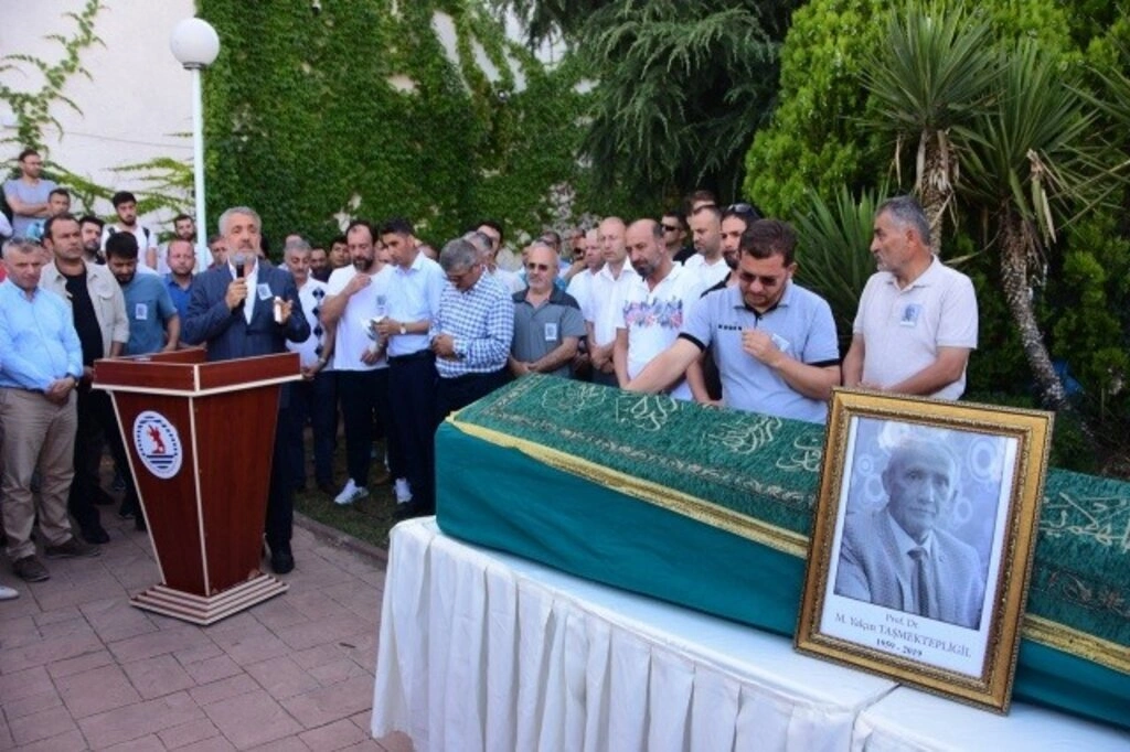 Merhum Dekan Taşmektepligil Gözyaşlarıyla Memleketine Uğurlandı