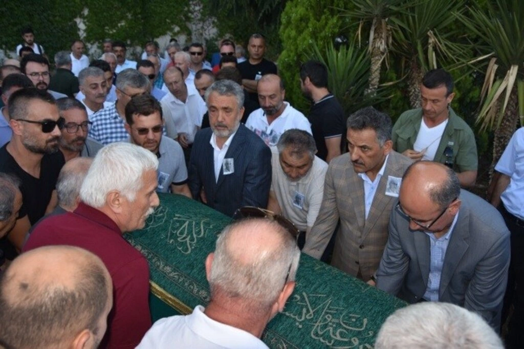 Merhum Dekan Taşmektepligil Gözyaşlarıyla Memleketine Uğurlandı